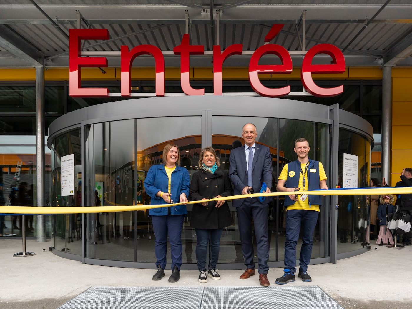 IKEA-festeggia-in-Vallese-lapertura-del-suo-10°-negozio-in-Svizzera.jpg