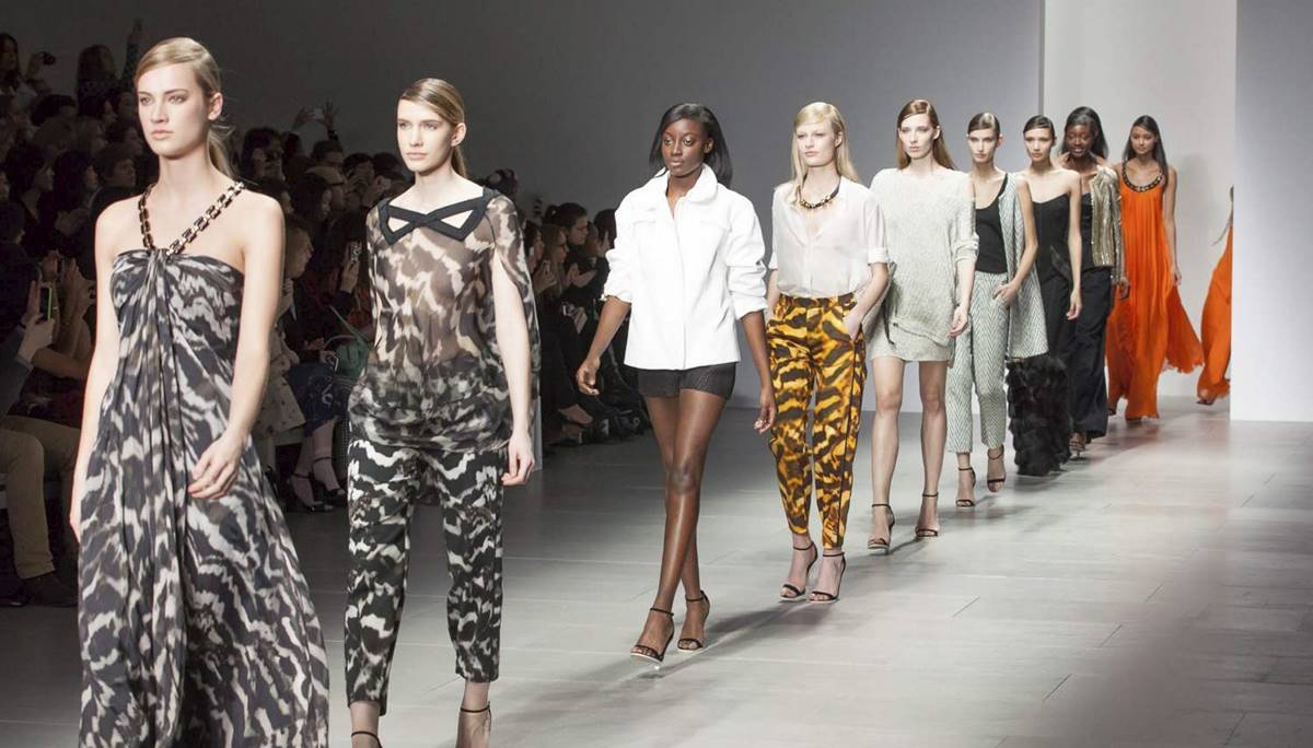 Milano-Fashion-Week-2025-un-ricco-programma-di-sfilate.jpg